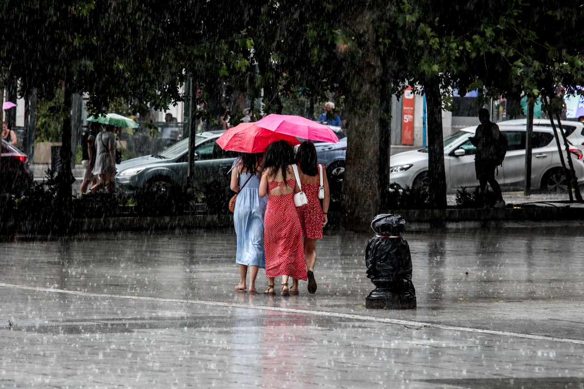 Καιρός σήμερα: Συννεφιά, βροχές και πτώση της θερμοκρασίας