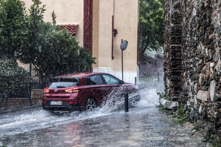 Καταιγίδες σε Ιόνιο, Ήπειρο και δυτική Στερεά – Έως 29 βαθμούς η θερμοκρασία