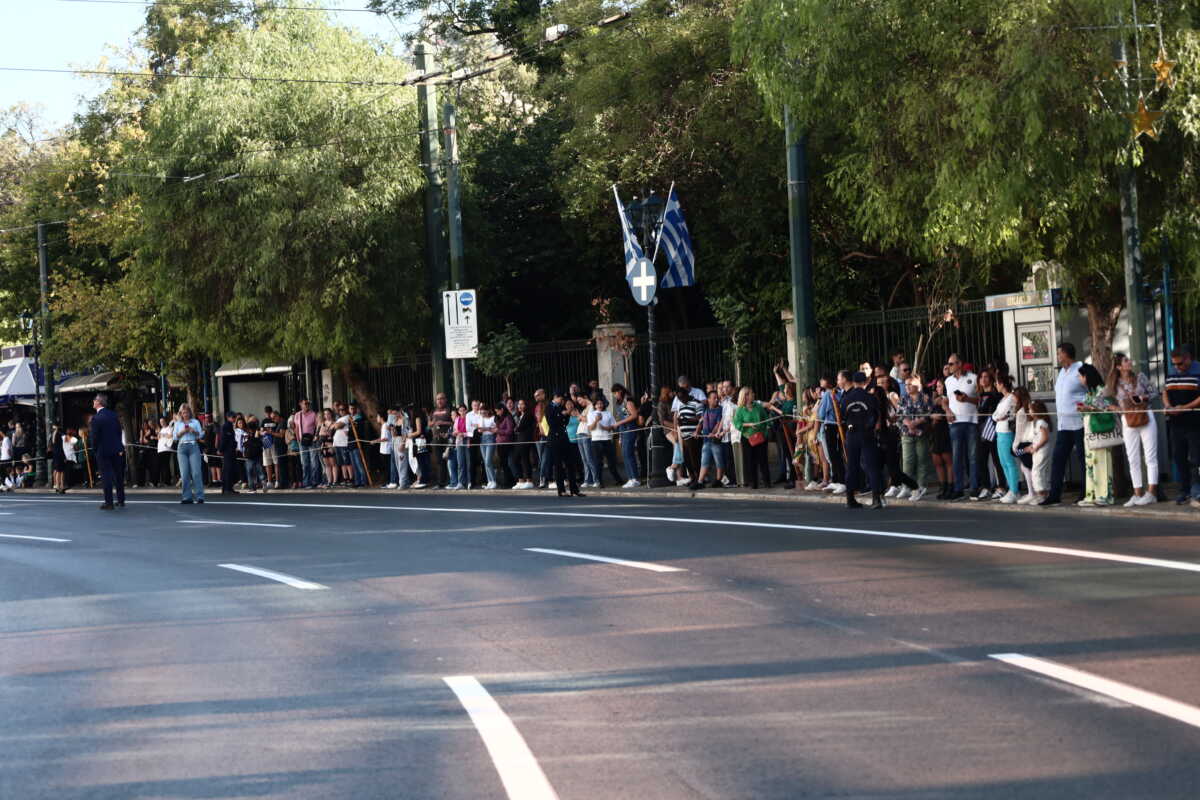 Παρέλαση 28ης Οκτωβρίου: Οι κυκλοφοριακές ρυθμίσεις σε Αθήνα και Πειραιά