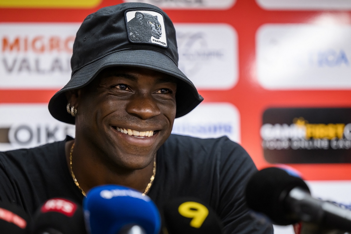 epa10152372 Mario Balotelli of Italy new FC Sion soccer player, speaks during a press conference at the Stade de Tourbillon stadium, in Sion, Switzerland, 01 September 2022.  EPA