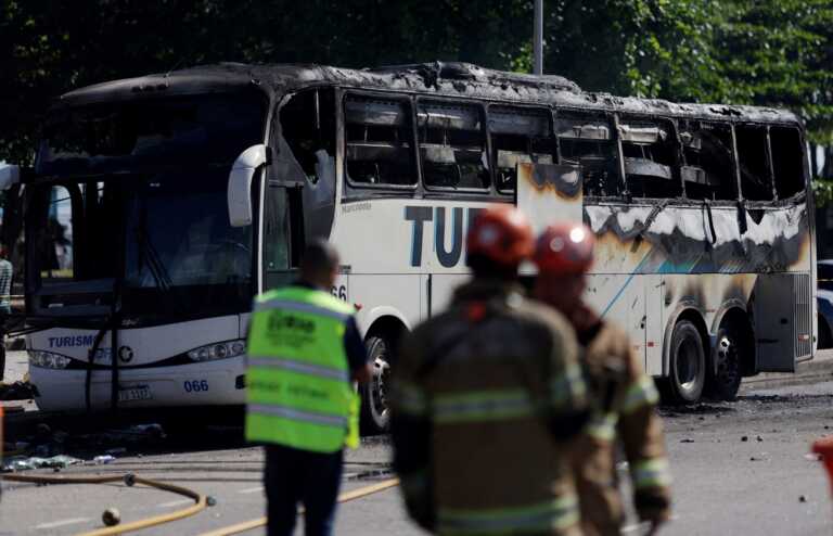 Καμμένο πούλμαν, βανδαλισμοί και απίστευτο ξύλο πριν τον αγώνα Μποταφόγκο - Πενιαρόλ, πάνω από 200 συλλήψεις