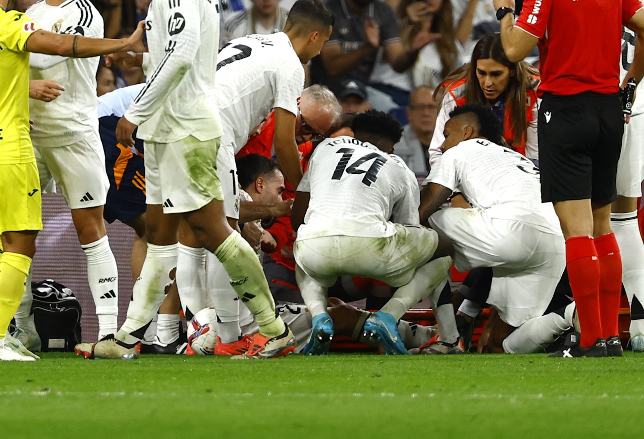 Soccer Football - LaLiga - Real Madrid v Villarreal - Santiago Bernabeu, Madrid, Spain - October 5, 2024 Real Madrid's Dani Carvajal receives medical attention after sustaining an injury REUTERS