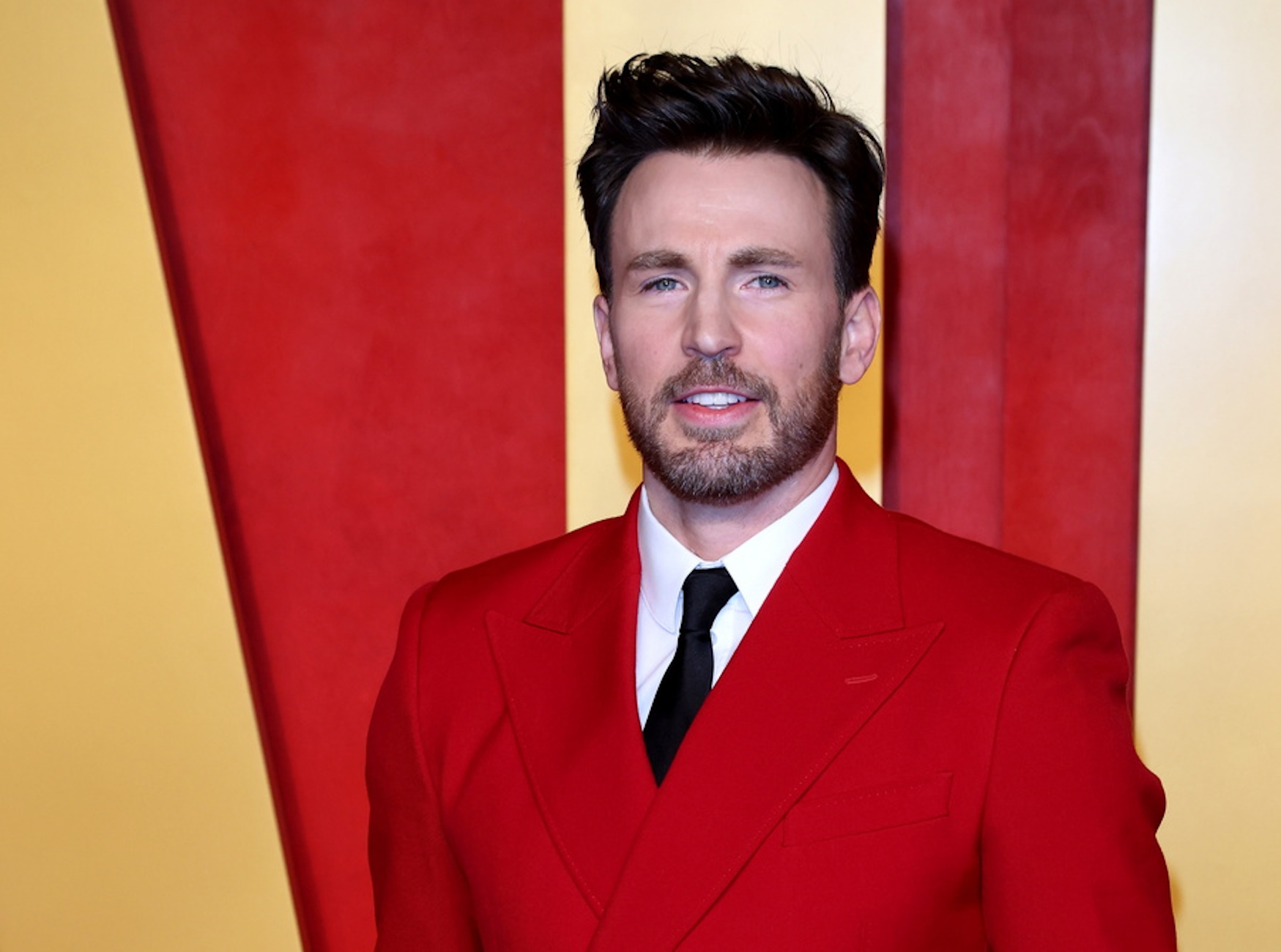 epa11214045 Chris Evans arrives at the 2024 Vanity Fair Oscar Party following the 96th annual Academy Awards ceremony, at the Wallis Annenberg Center for the Performing Arts in Beverly Hills, California, USA, 10 March 2024. The Oscars are presented for outstanding individual or collective efforts in filmmaking in 23 categories.  EPA