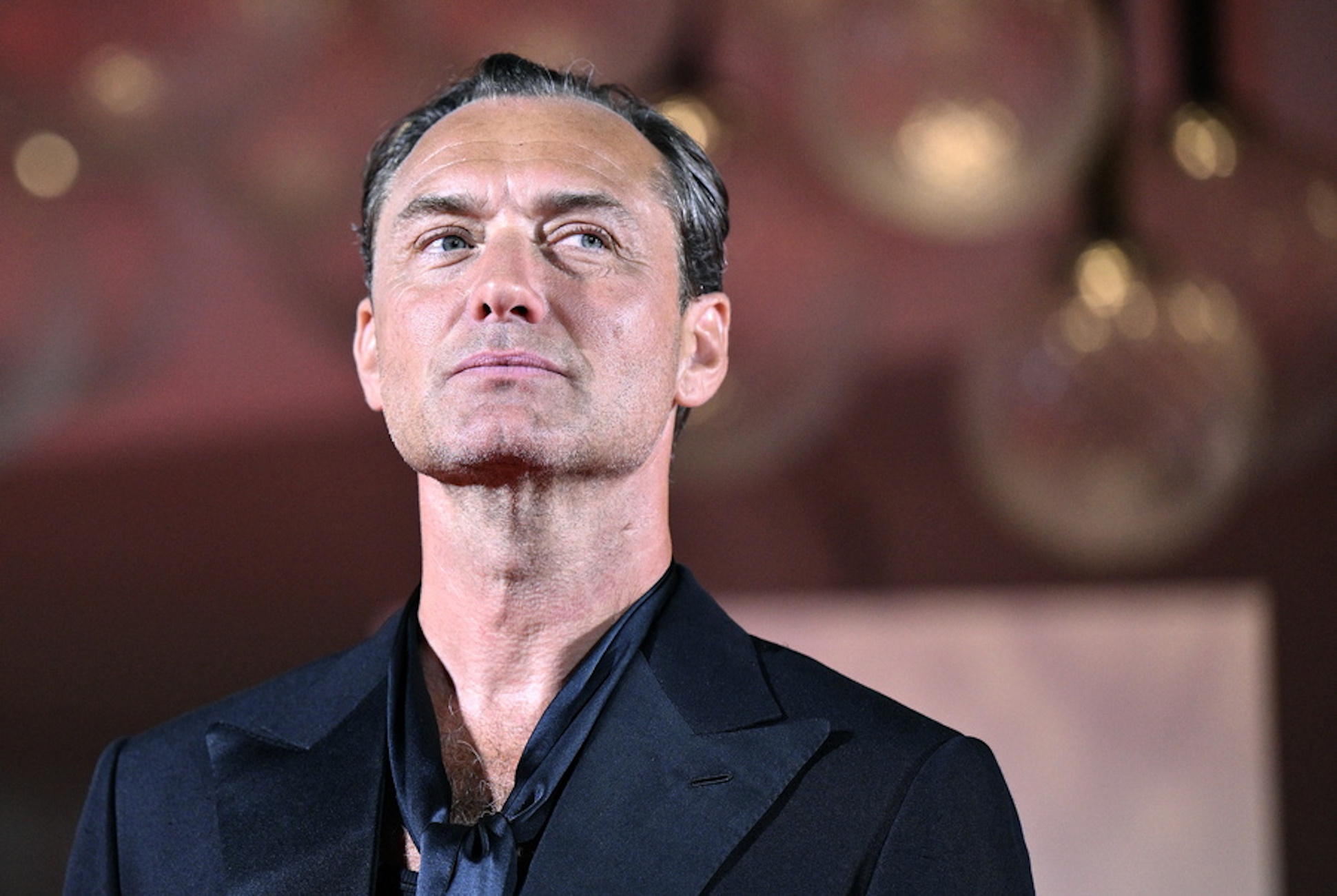 epa11576430 British actor Jude Law arrives for the premiere of 'The Order' during the Venice Film Festival, in Venice, Italy, 31 August 2024. The movie is presented in the official competition 'Venezia 81' at the 81st annual Venice International Film Festival running from 28 August to 07 September 2024.  EPA