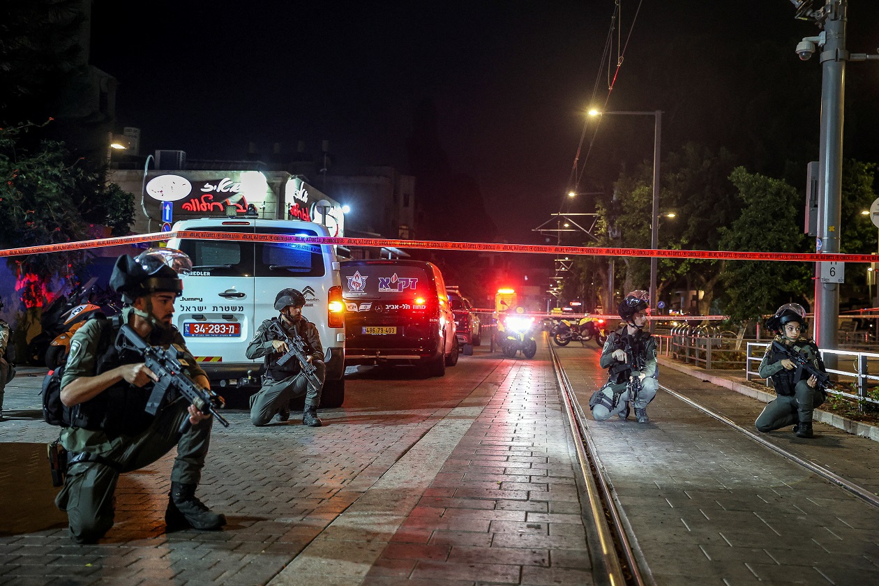 Israeli border police take position at the site of a fatal shooting attack in Jaffa, Israel, October 1, 2024. REUTERS