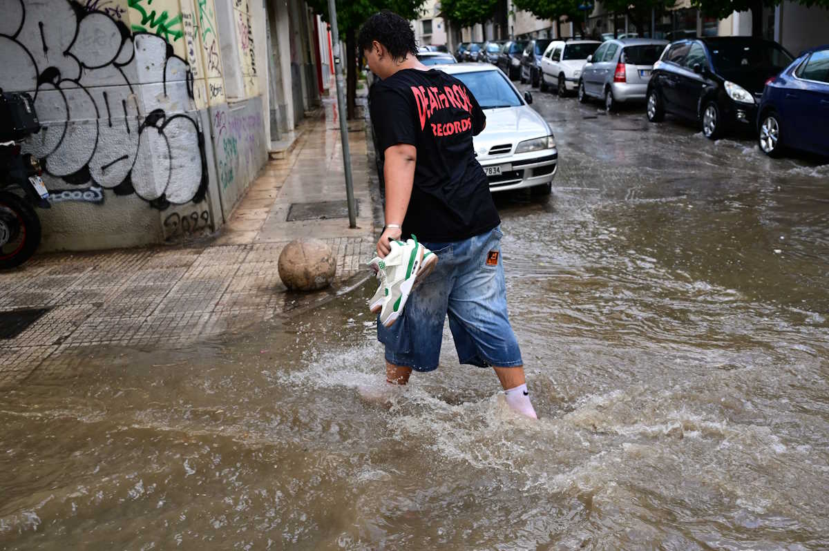 Καιρός αύριο: Τοπικές βροχές και σποραδικές καταιγίδες – Η θερμοκρασία έως τους 31 βαθμούς Κελσίου