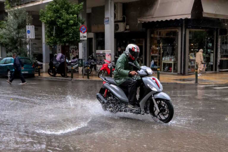 Καιρός σήμερα: Με τοπικές βροχές, πτώση θερμοκρασίας και ισχυρούς ανέμους φεύγει ο Οκτώβριος – Αναλυτική πρόγνωση