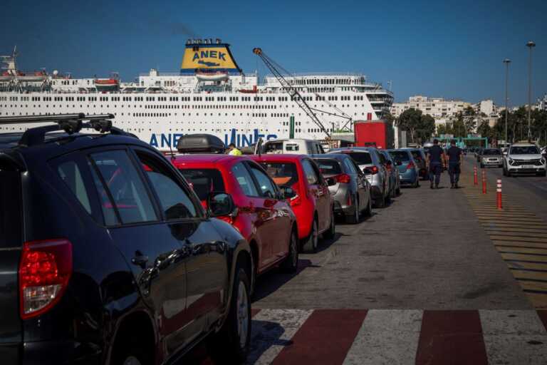 Αυξημένη κίνηση αλά καλοκαίρι σε λιμάνια, σταθμούς ΚΤΕΛ και εθνικές οδούς για το τριήμερο της 28ης Οκτωβρίου