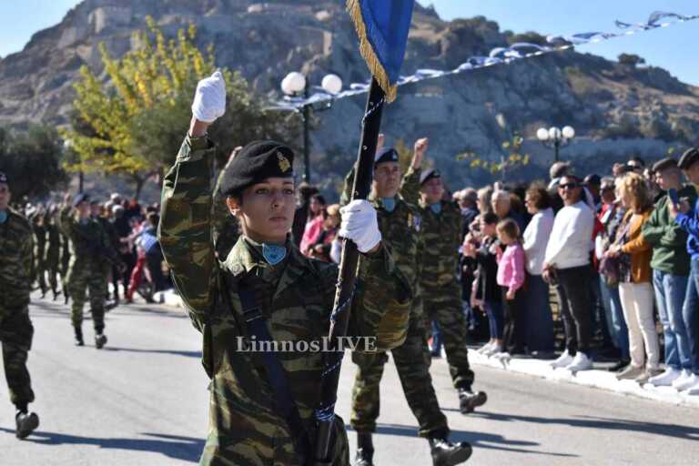 Με υπερηφάνεια και συγκίνηση η στρατιωτική παρέλαση της 28ης Οκτωβρίου στη Λήμνο – Εντυπωσιακές εικόνες