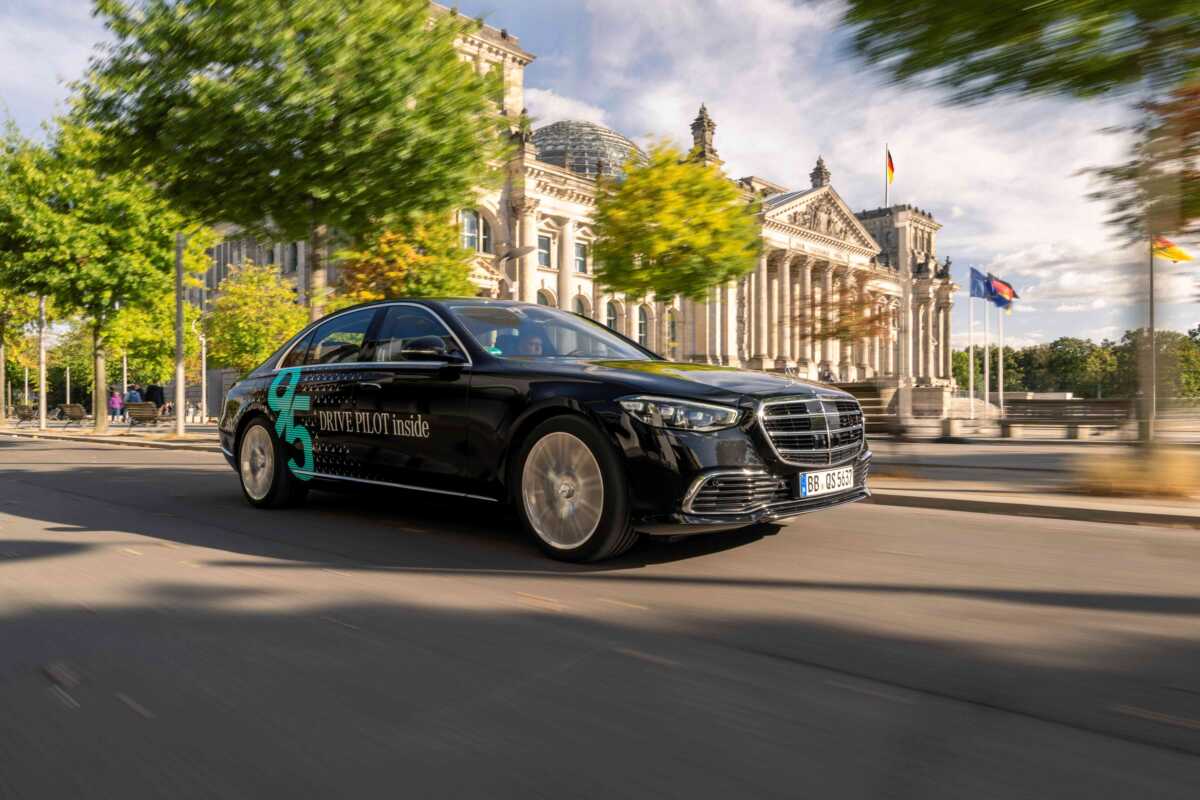 Mercedes-Benz: Οδήγηση χωρίς χέρια έως 95 χλμ./ώρα