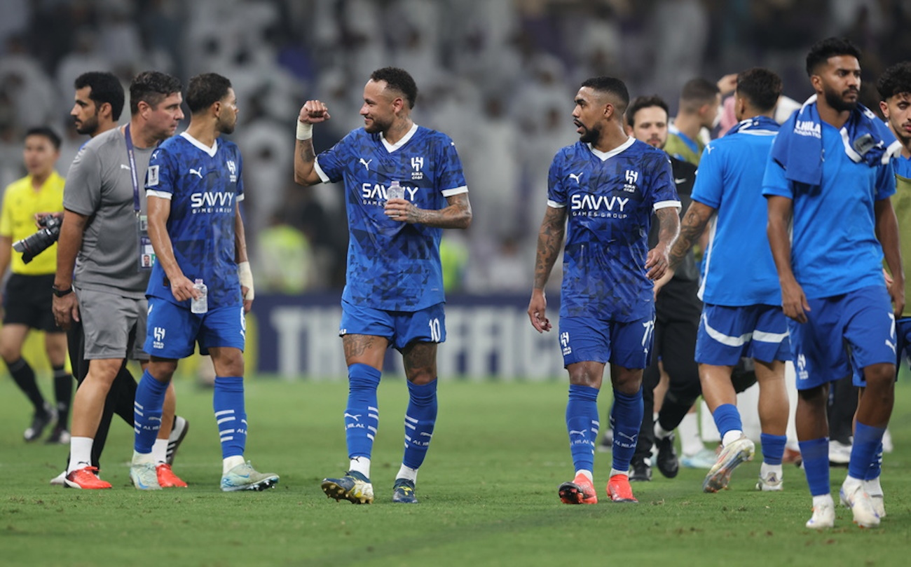 epa11673690 Neymar of Al-Hilal (C) celebrates with his teammates after winning the AFC Champions League soccer match between Al Ain and Al Hilal in Al Ain, United Arab Emirates, 21 October 2024.  EPA