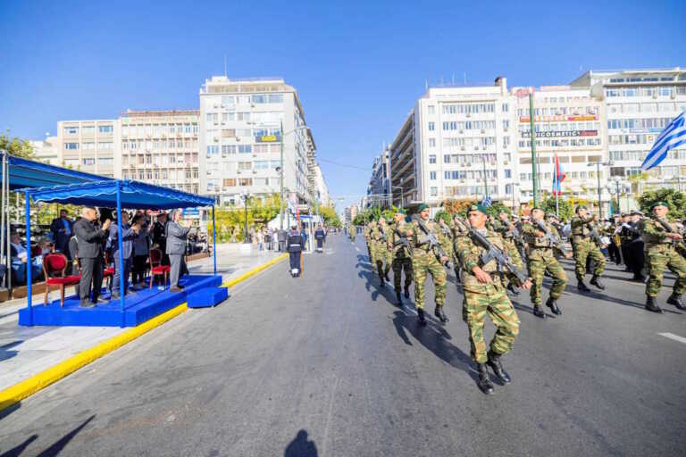 Σε κλίμα εθνικής ομοψυχίας ο εορτασμός της 28ης Οκτωβρίου στον Πειραιά – Φωτογραφίες από την παρέλαση