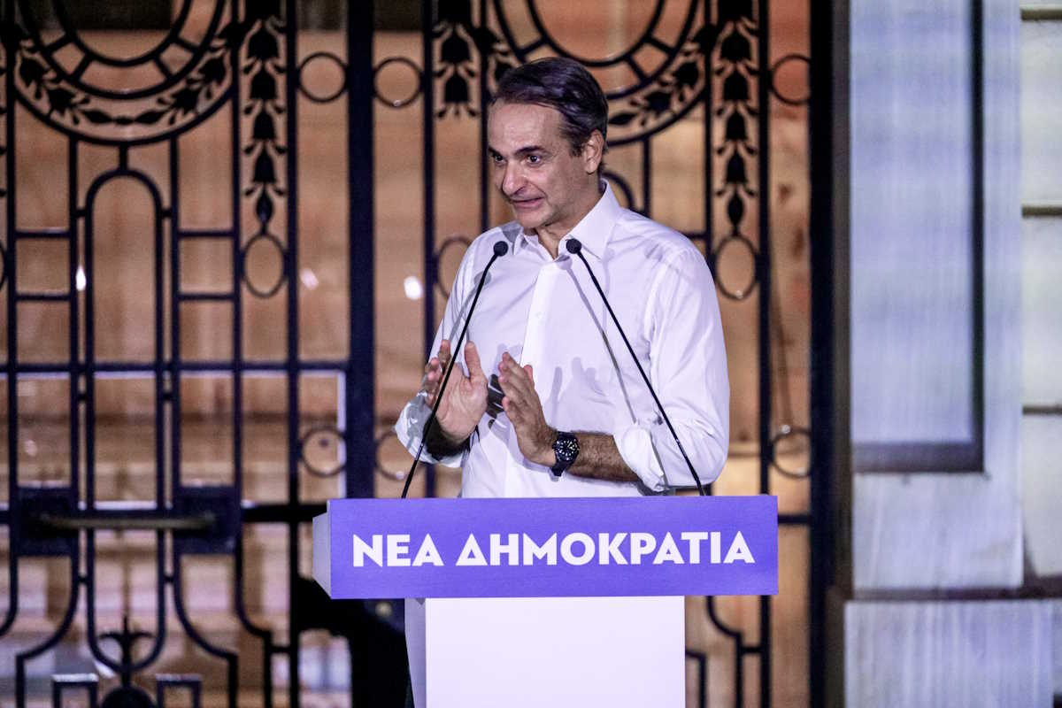 Μητσοτάκης από Ρηγίλλης: «Σας καλώ να τιμήσετε όλους τους αρχηγούς παρόντες και απόντες – Πάμε για άλλη μία θητεία»