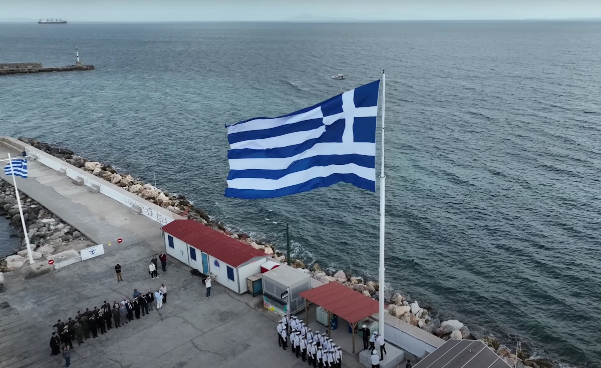 28η Οκτωβρίου: Υψώθηκε στη Χίο η μεγάλη σημαία του Αιγαίου – Φωτογραφίες εθνικής υπερηφάνειας