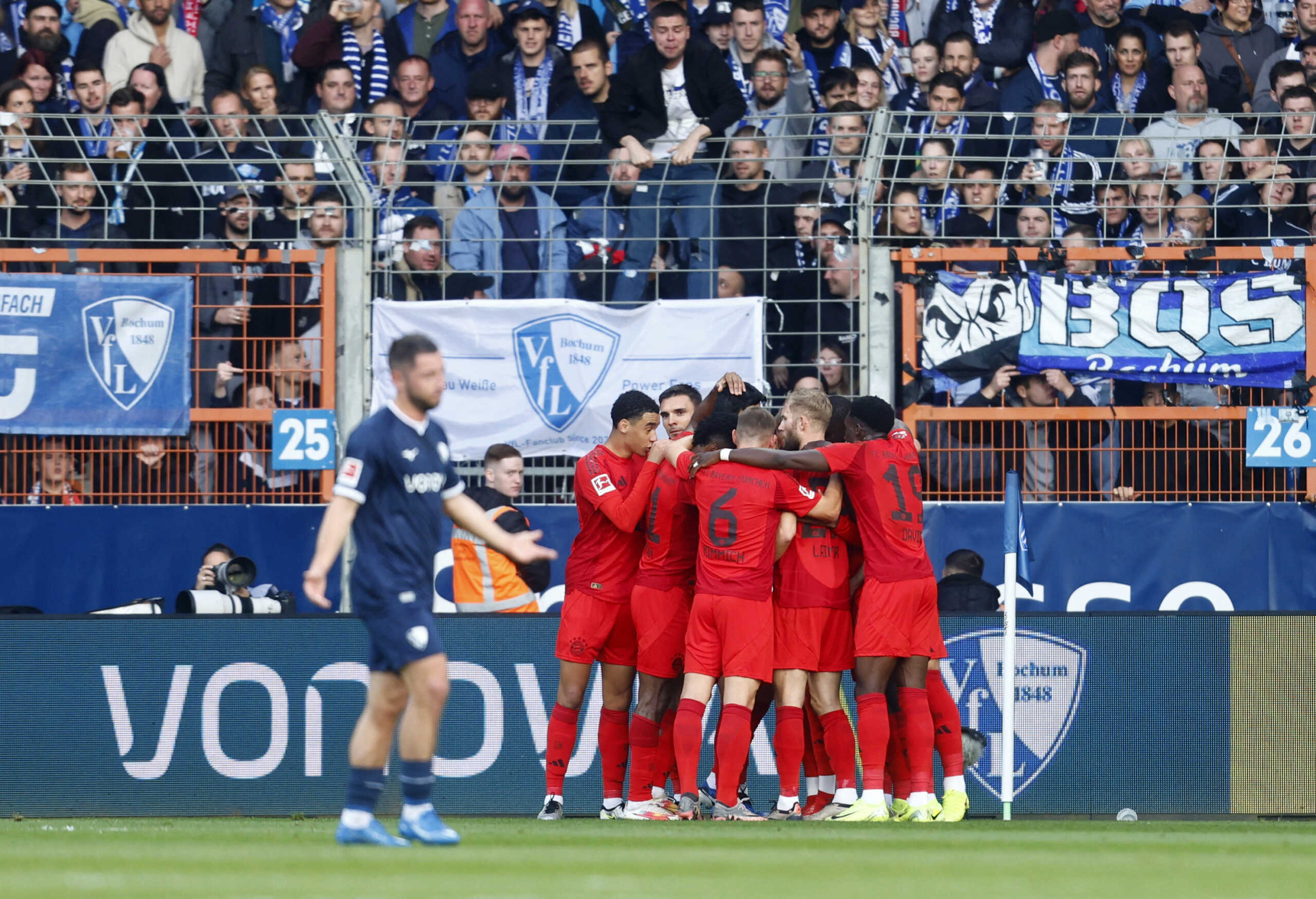 Soccer Football - Bundesliga - VfL Bochum v Bayern Munich - Vonovia Ruhrstadion, Bochum, Germany - October 27, 2024 Bayern Munich's Michael Olise celebrates scoring their first goal with teammates REUTERS