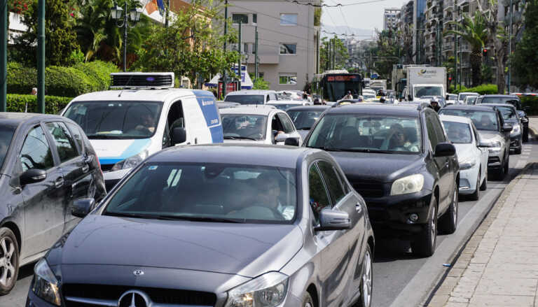 Δύσκολο πρωινό για τους οδηγούς – Μποτιλιάρισμα σε Κηφισίας και Αττική Οδό