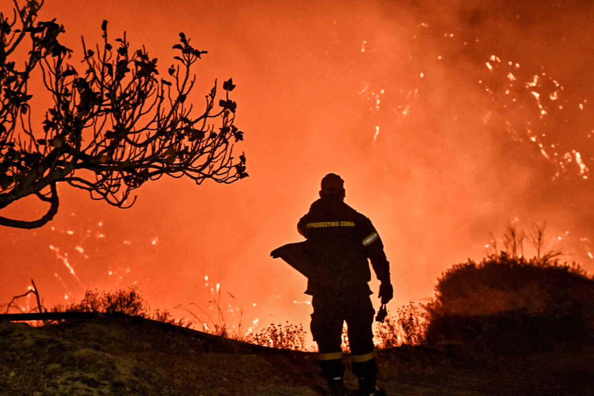 Φωτιά στα Χανιά: Επιχείρηση κατάσβεσης από 130 πυροσβέστες στον Κίσσαμο