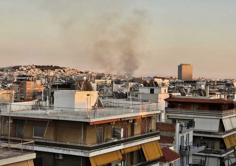 Φωτιά σε κτίριο στον Πειραιά, έχει διακοπεί η κυκλοφορία στην περιοχή