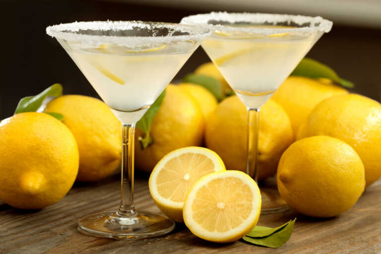 Lemon Martini: Ένα κοκτέιλ για να γιορτάσουμε την προ-Παρασκευή