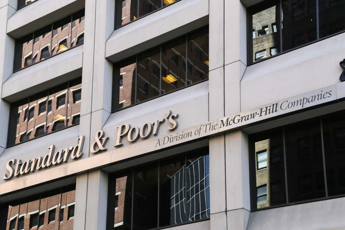 Standard & Poor’s: Ορόσημο η αποεπένδυση του ΤΧΣ από την Εθνική Τράπεζα