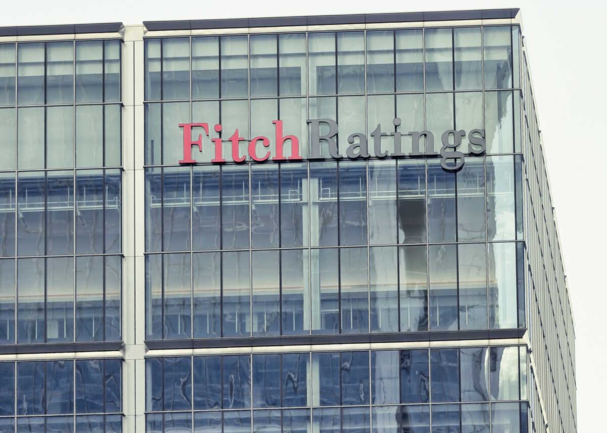 Fitch: Υψηλή ανάπτυξη για την Ελλάδα και μείωση χρέους κατά 50 μονάδες