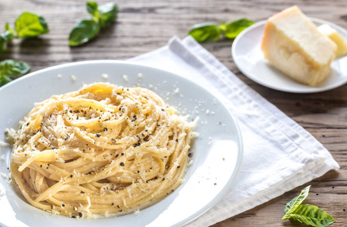 Cacio e Pepe: Πώς να φτιάξεις σε 20′ ένα ιταλικό εστιατορικό πιάτο