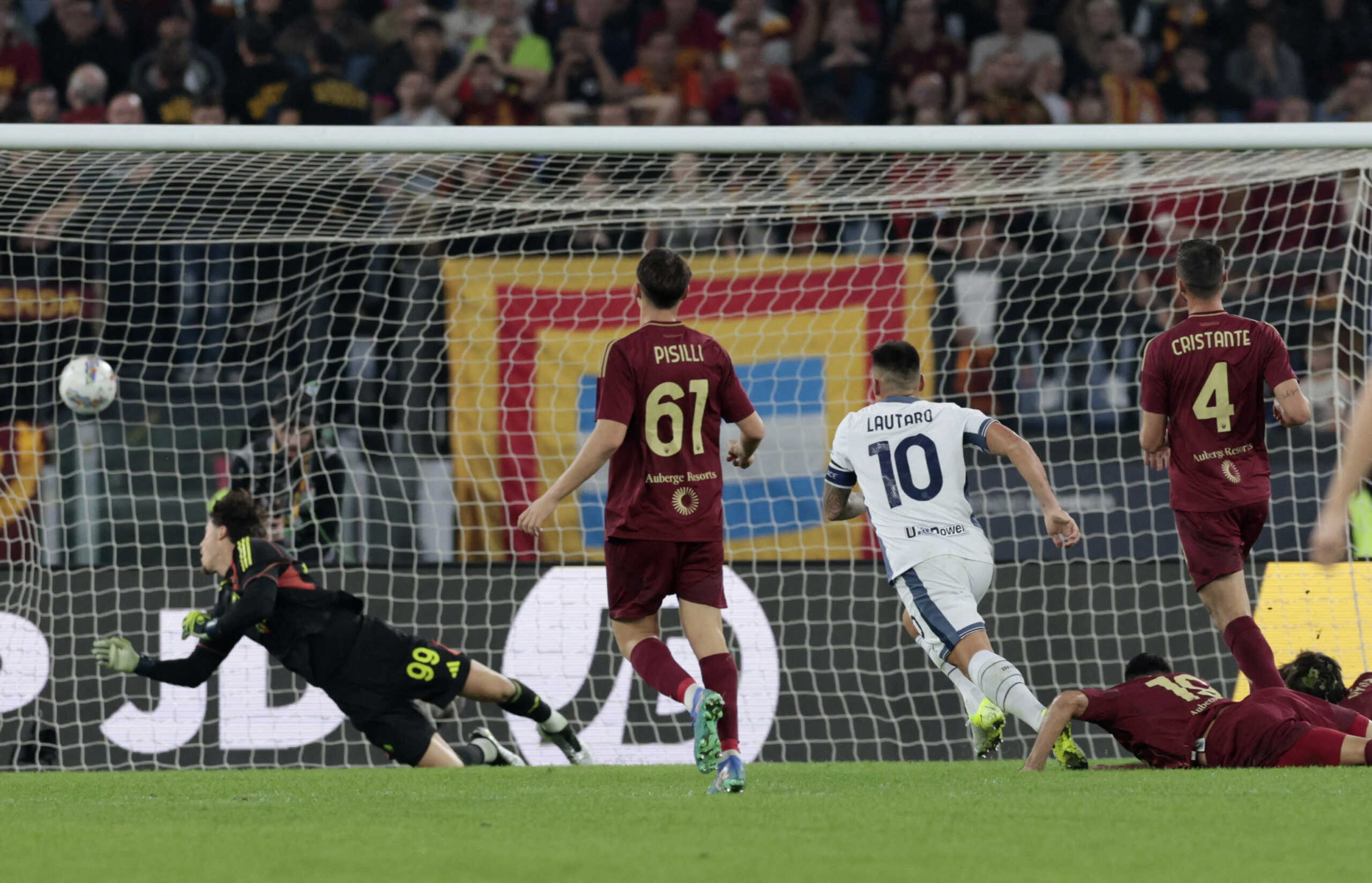 Soccer Football - Serie A - AS Roma v Inter Milan - Stadio Olimpico, Rome, Italy - October 20, 2024 Inter Milan's Lautaro Martinez scores their first goal REUTERS