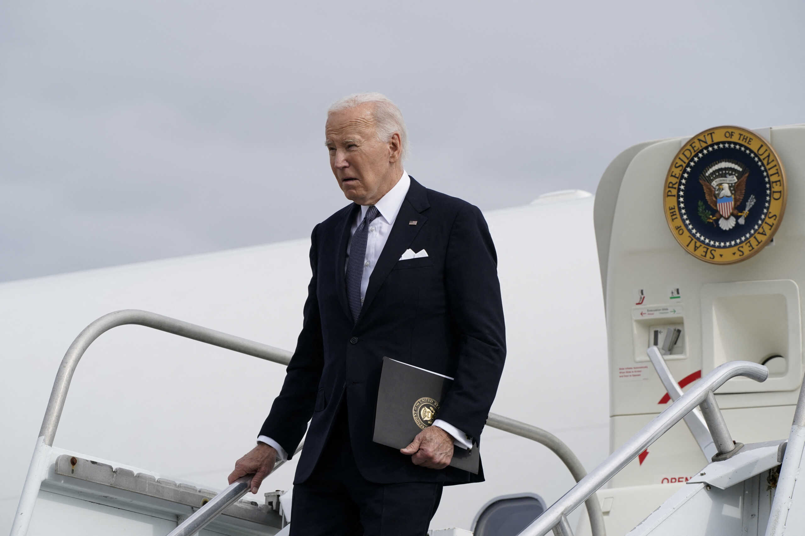 U.S. President Joe Biden arrives at Wilkes-Barre Scranton International Airport in Avoca, Pennsylvania, U.S., September 27, 2024. REUTERS