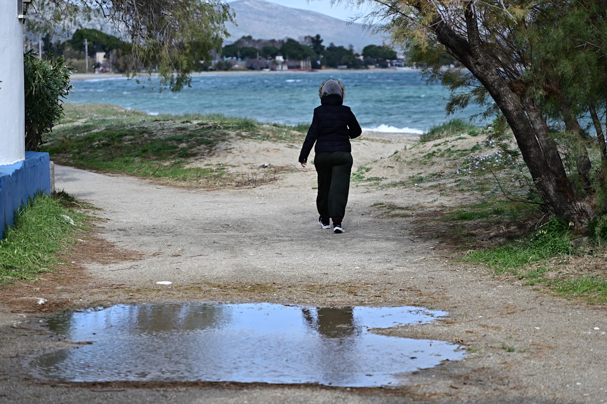 Καιρός αύριο: Χαμηλές θερμοκρασίες, βροχές και ισχυροί άνεμοι στα πελάγη