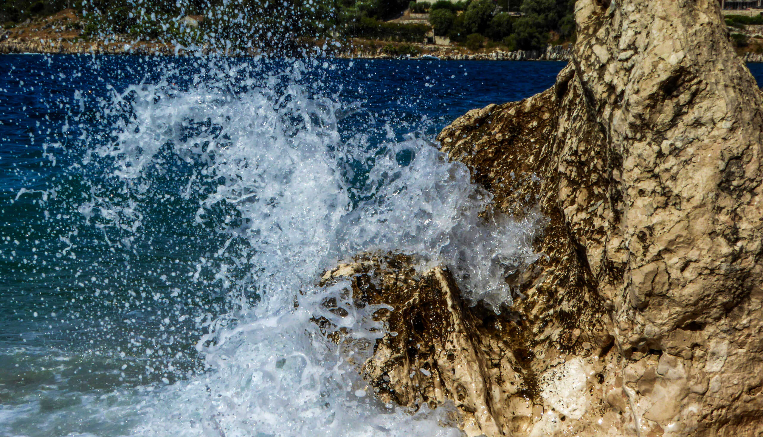 Καιρός αύριο: Λίγα σύννεφα με θερμοκρασίες έως 26 βαθμούς και ανέμους 7 μποφόρ στο Αιγαίο