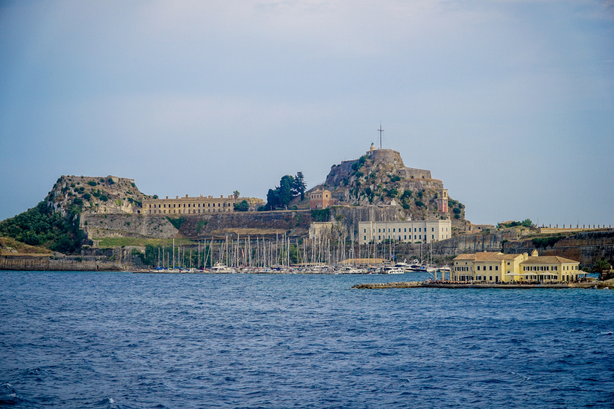 «Πέφτουν» υπογραφές με Lamda για τη μαρίνα mega yachts στην Κέρκυρα