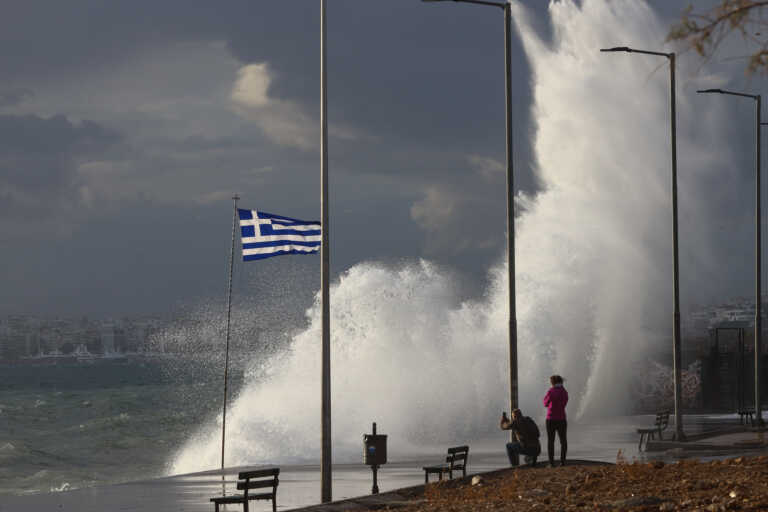 Ο «Ωμέγα εμποδιστής» φέρνει κρύο, βοριάδες και πτώση της θερμοκρασίας – Σε ποιες περιοχές θα βρέξει