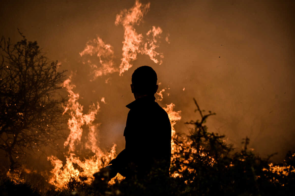 Φωτιά στην Κορινθία: Σε Σοφιανά, Σπατανέϊκα, Ψαθοχώρι, Ευρωστίνα και Μαύρο Όρος η μάχη