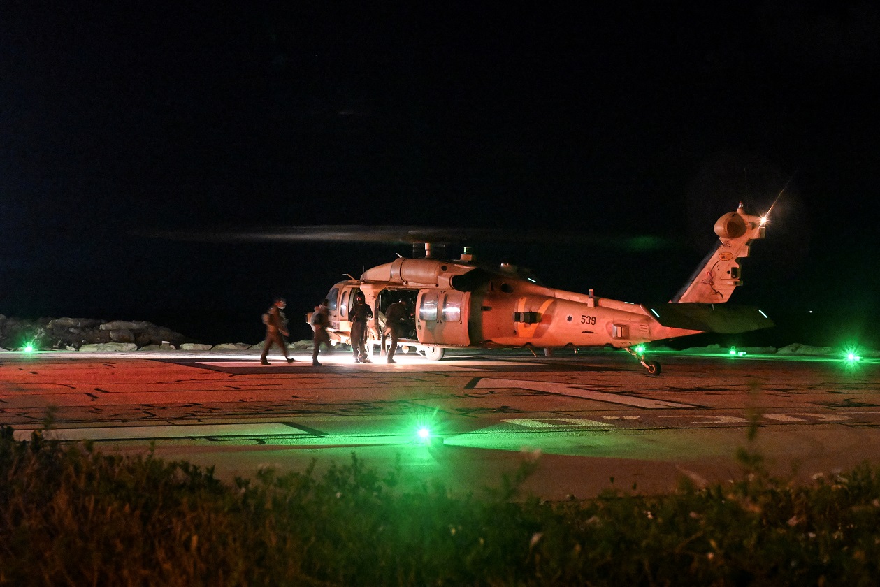 Israeli soldiers enter a military helicopter after it dropped off patients that were injured in a drone attack from Lebanon, amid cross-border hostilities between Hezbollah and Israel, at Rambam Health Care Campus in Haifa, Israel, October 13, 2024. Lebanon's Hezbollah claimed responsibility for the attack. REUTERS