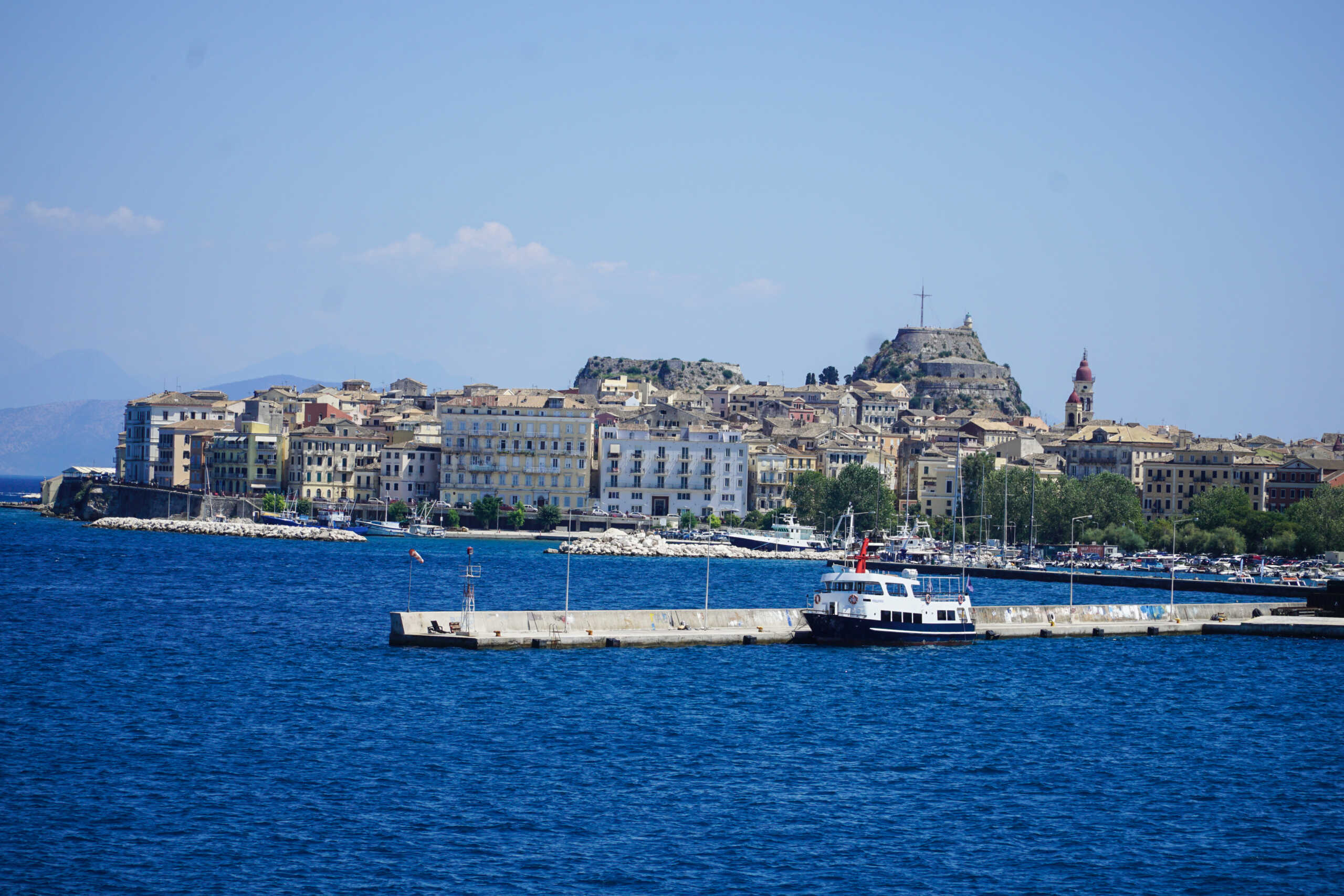 Υπογράφηκε η σύμβαση για τη Μαρίνα των mega yacht στην Κέρκυρα