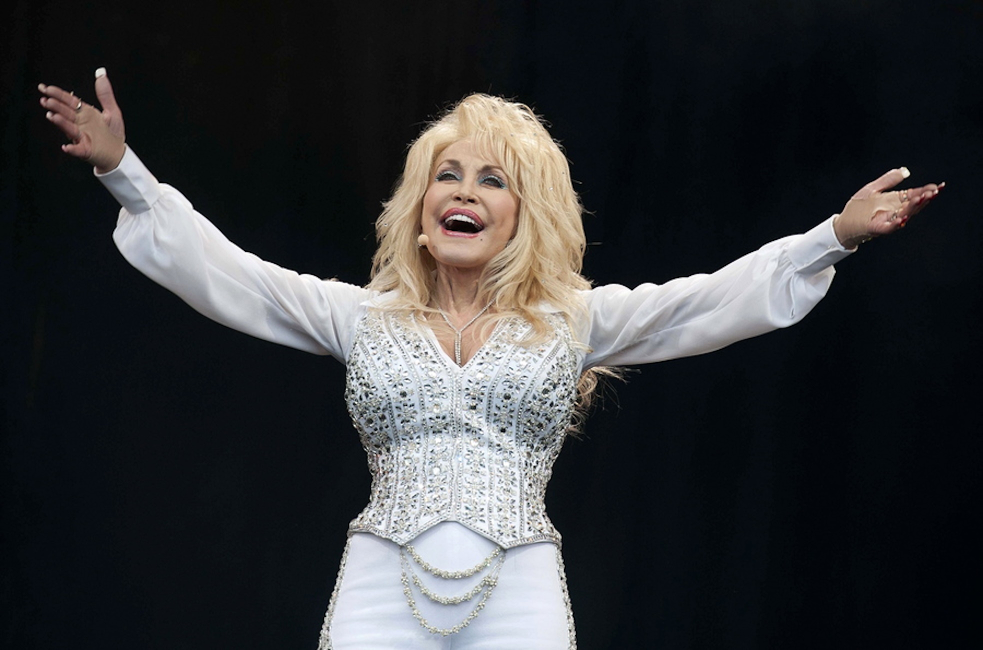 epa08932589 (FILE) - US singer Dolly Parton performs at the Pyramid Stage of the Glastonbury Festival of Contemporary Performing Arts 2014 at Worthy Farm, near Pilton, Somerset, Britain, 29 June 2014 (reissued 12 January 2021). Dolly Parton will turn 75 on 19 January 2021.  EPA