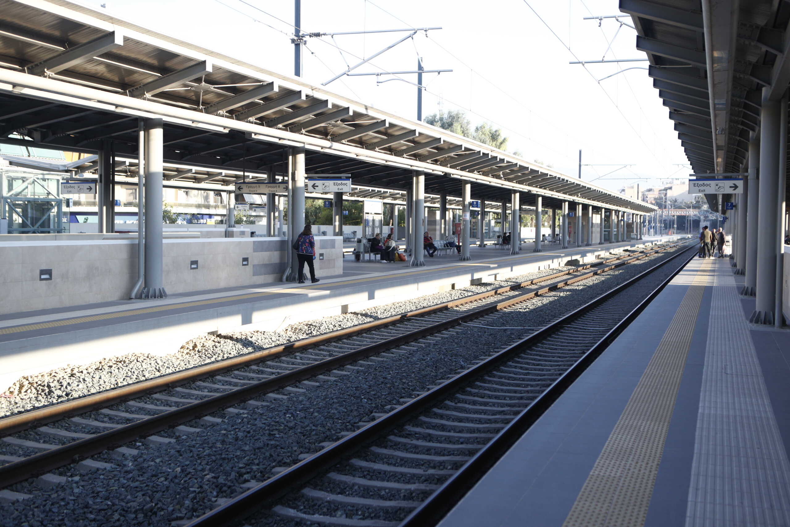 Απεργία εργαζομένων στον Σιδηρόδρομο, Πέμπτη 26 Σεπτεμβρίου 2024. Το Σωματείο Εργαζομένων Προσωπικού ΤΡΑΙΝΟΣΕ και η Πανελλήνια Ενωση Προσωπικού ΤΡΑΙΝΟΣΕ  πραγματοποίησαν συγκέντρωση στον Σταθμό Λαρίσης. Οι εργαζόμενοι ζητούν, μεταξύ άλλων, άμεσες προσλήψεις, αντικατάσταση του τροχαίου υλικού με σύγχρονους συρμούς εφάμιλλους των ευρωπαϊκών σιδηροδρόμων καθώς και ολοκλήρωση των έργων υποδομής και της ασφάλειας των μεταφορών στο σιδηροδρομικό δίκτυο. 
(ΣΩΤΗΡΗΣ ΔΗΜΗΤΡΟΠΟΥΛΟΣ