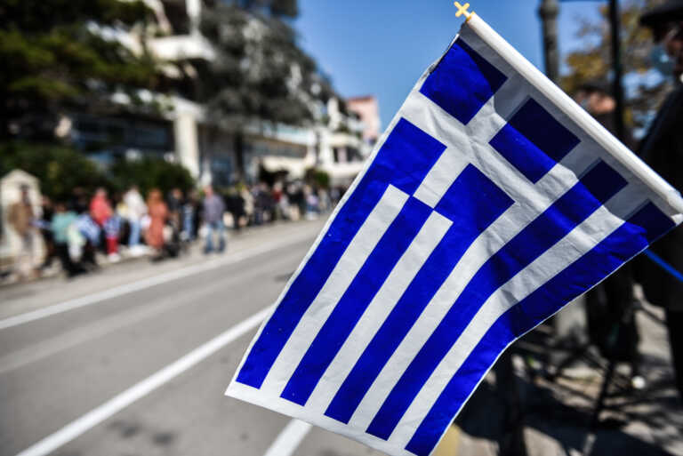 Χωρίς ιδιαίτερο κρύο και βροχή μέχρι την παρέλαση ο καιρός – Πότε θα χειμωνιάσει