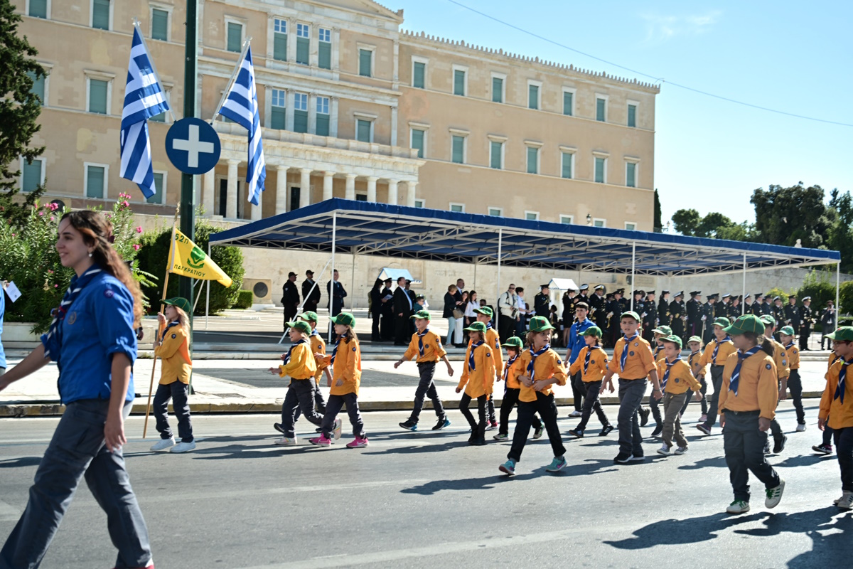 28η Οκτωβρίου: Με λαμπρότητα η μεγάλη μαθητική παρέλαση στο Σύνταγμα