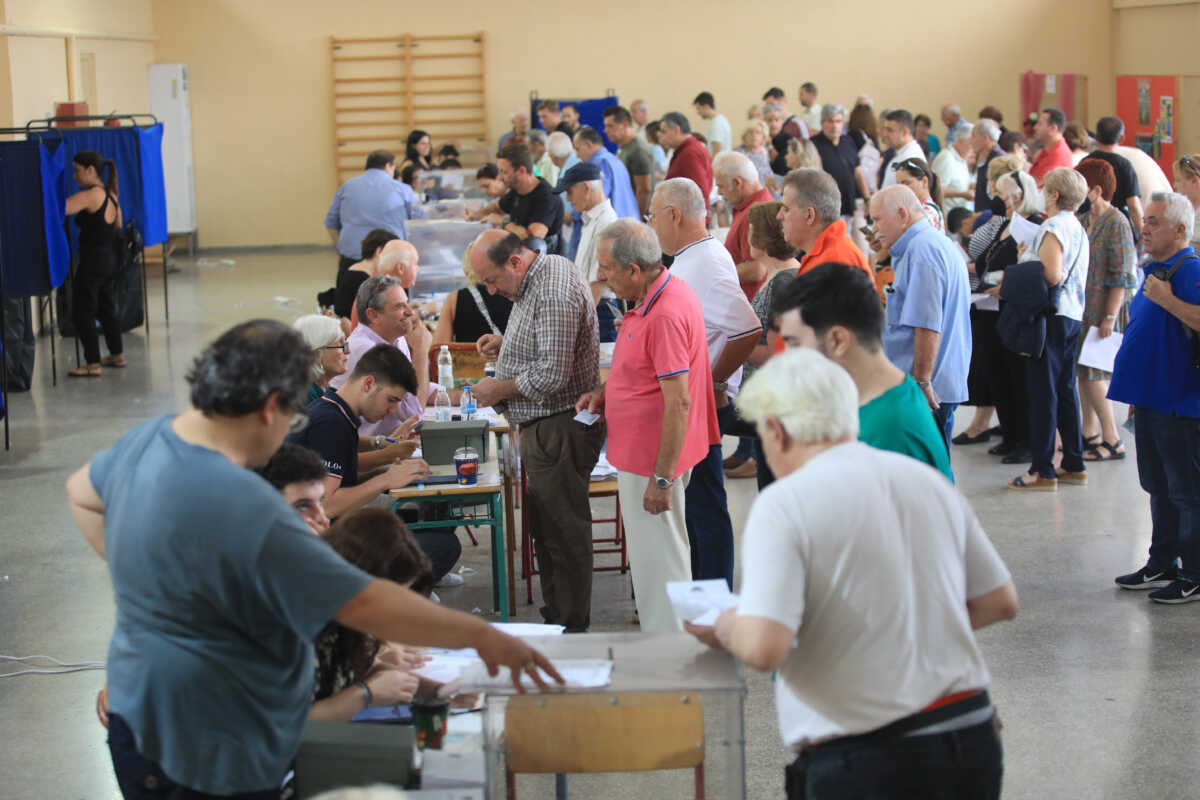 Εκλογές στο ΠΑΣΟΚ Live: Μεγάλη η συμμετοχή, εκτίμηση ότι θα ξεπεράσει τις 300.000 – Έχουν ψηφίσει 167.814 έως τις 14:00