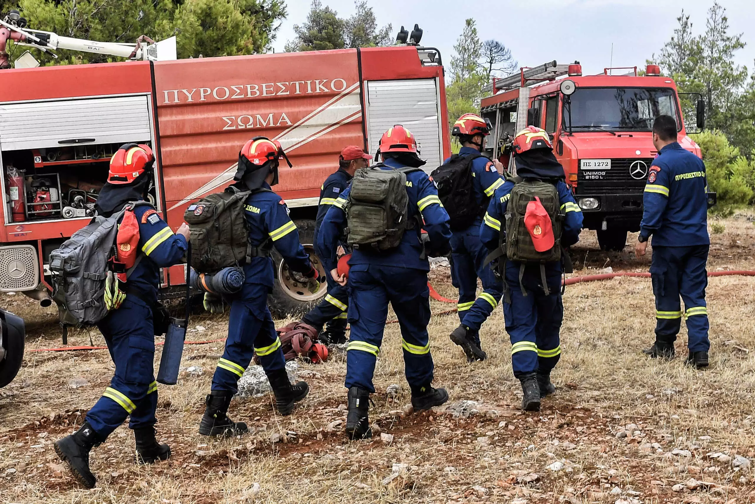 Φωτιά σε δάσος στην Ικαρία, σπεύδουν δυνάμεις από τη Σάμο