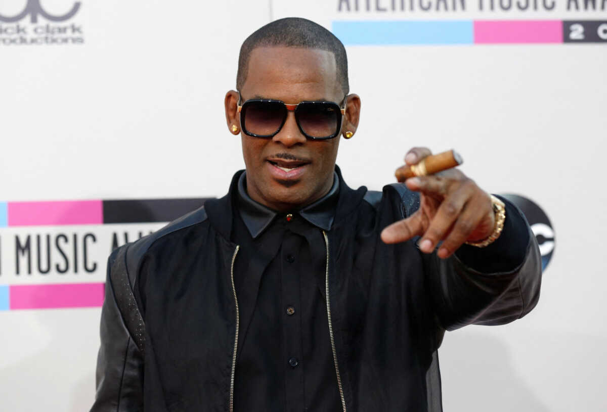 Η κόρη του R. Kelly κατηγορεί τον πατέρα της για σεξουαλική κακοποίηση: «Φοβόμουν να μιλήσω»