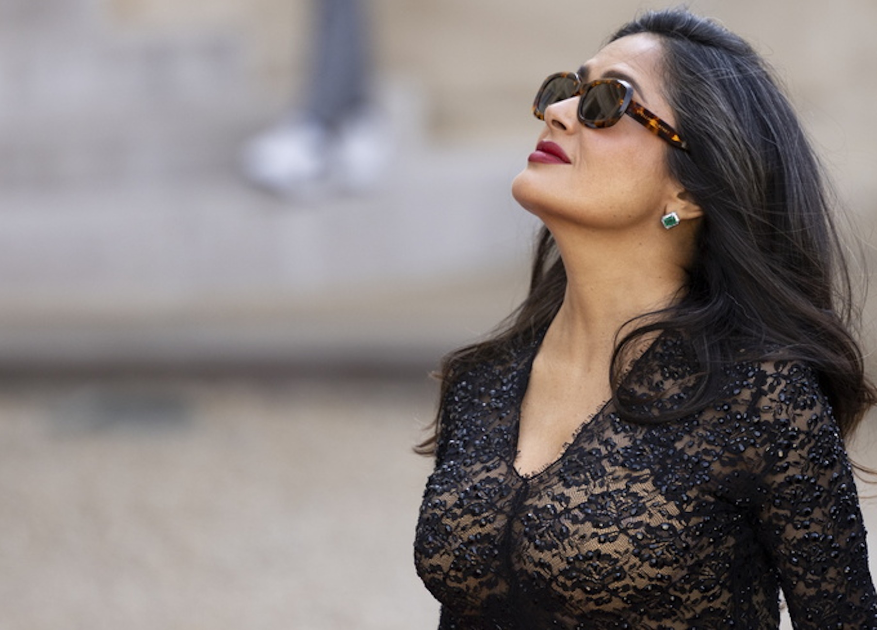 epa11398666 US-Mexican actress Salma Hayek arrives for an official state dinner for the visit of  US President Joe Biden his wife Jill Biden at the Elysee Palace, Paris, France, 08 June 2024. US President Joe Biden is being feted by French President Emmanuel Macron with a state visit, as the two allies aim to show off their partnership on global security issues and move past trade tensions.  EPA