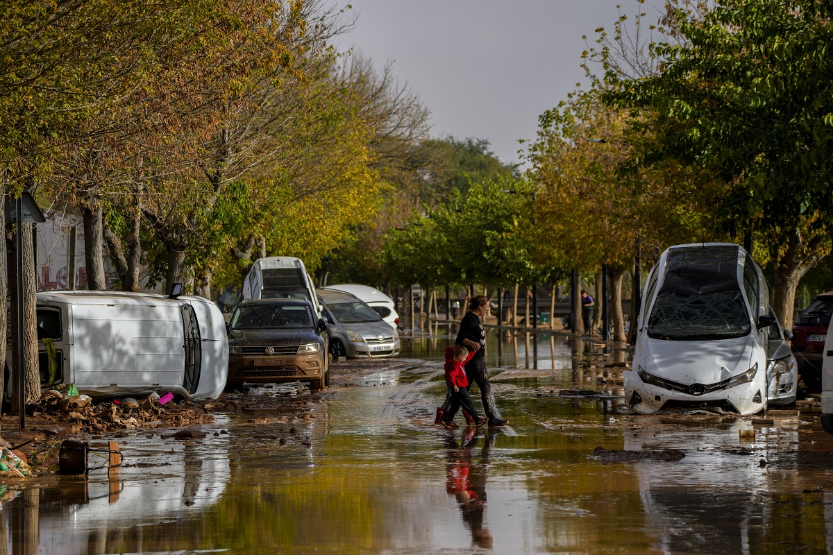 Ισπανία: Θρήνος και χάος από τη φονική θεομηνία – Πλησιάζουν τους 100 οι νεκροί, τριήμερο εθνικό πένθος