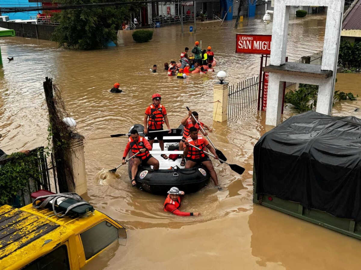 Σαρώνει τις Φιλιππίνες ο τυφώνας Τράμι: Τουλάχιστον 40 νεκροί – Χιλιάδες απομακρύνθηκαν από τα σπίτια τους