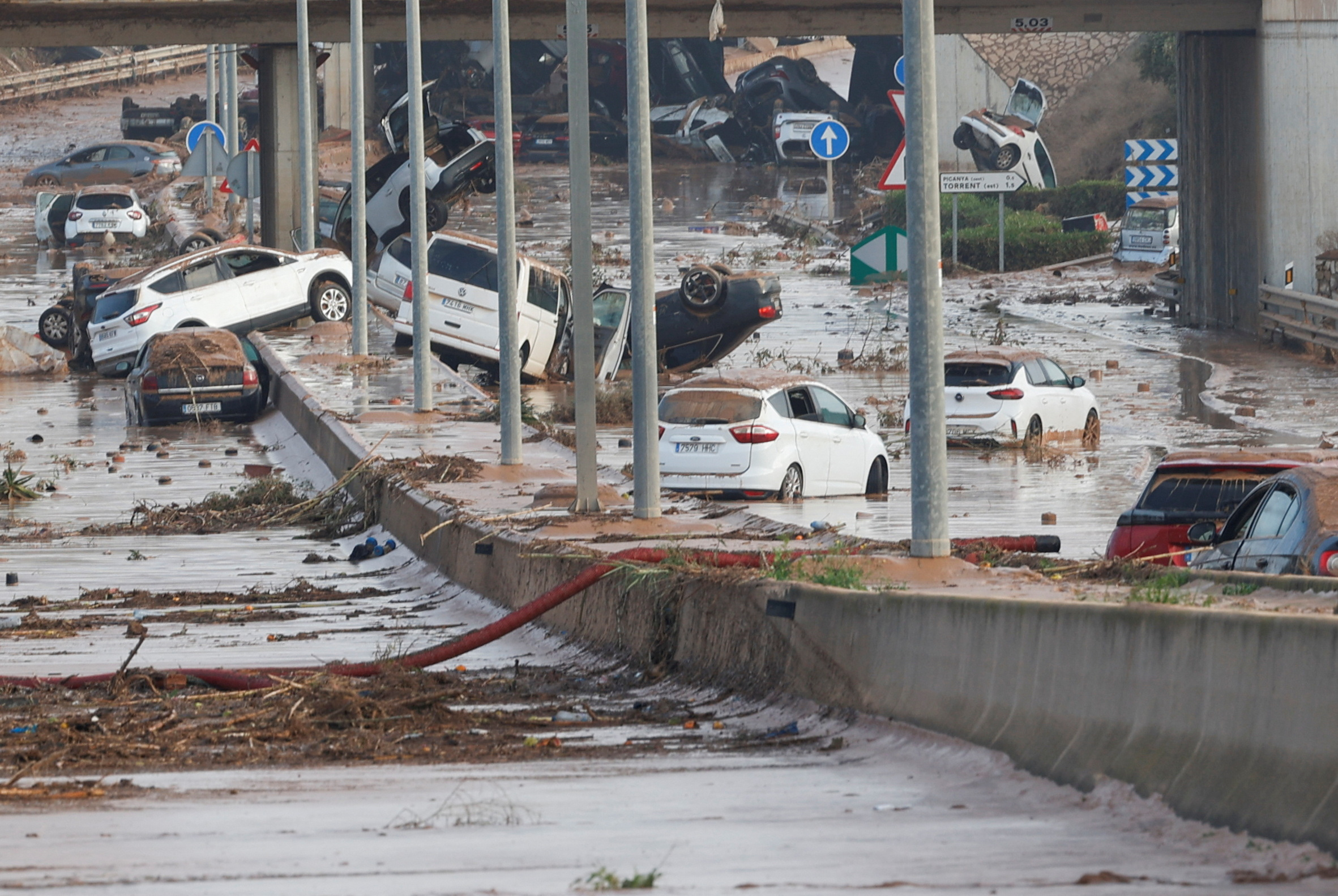 Ισπανία: Τι είναι τα flash floods που «έπνιξαν» τη Βαλένθια – Δύσκολη η προειδοποίηση λέει ο Ευθύμιος Λέκκας