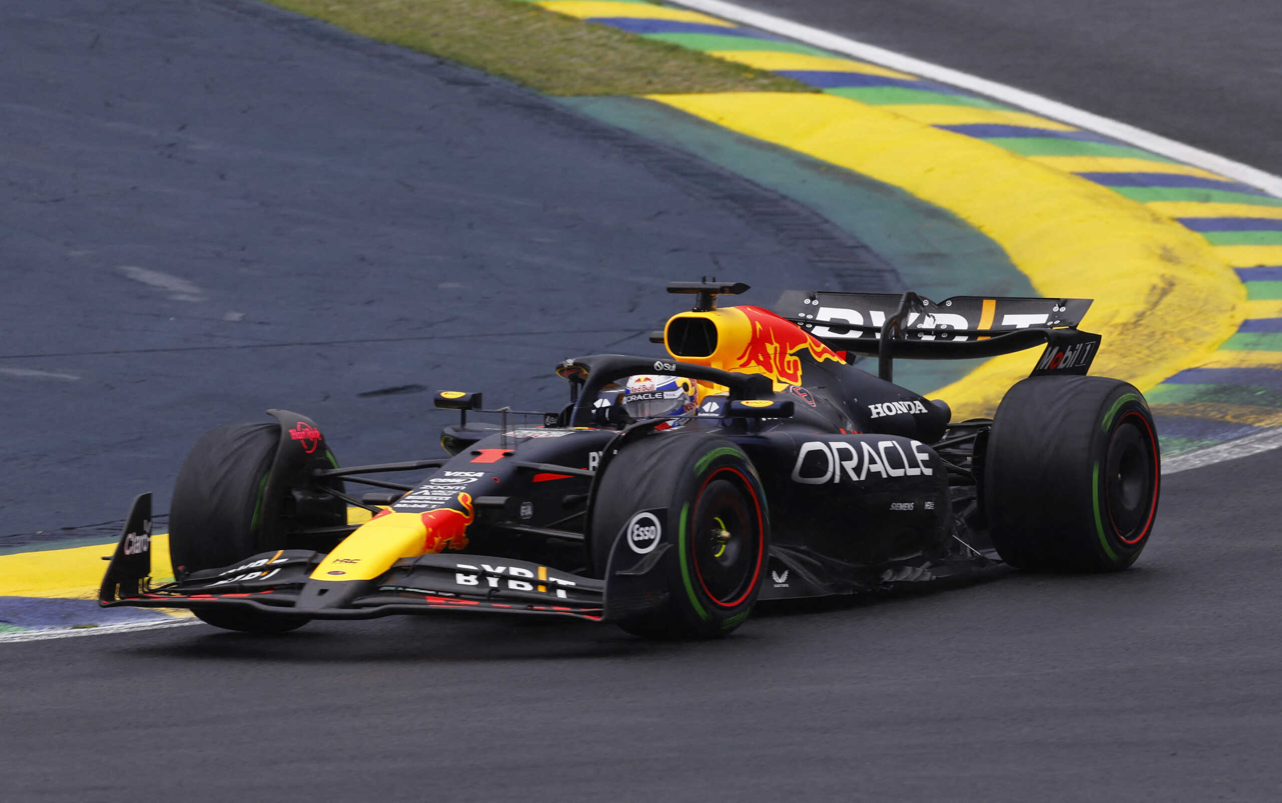 Formula One F1 - Sao Paulo Grand Prix - Autodromo Jose Carlos Pace, Sao Paulo, Brazil - November 3, 2024 Red Bull's Max Verstappen in action during the race REUTERS