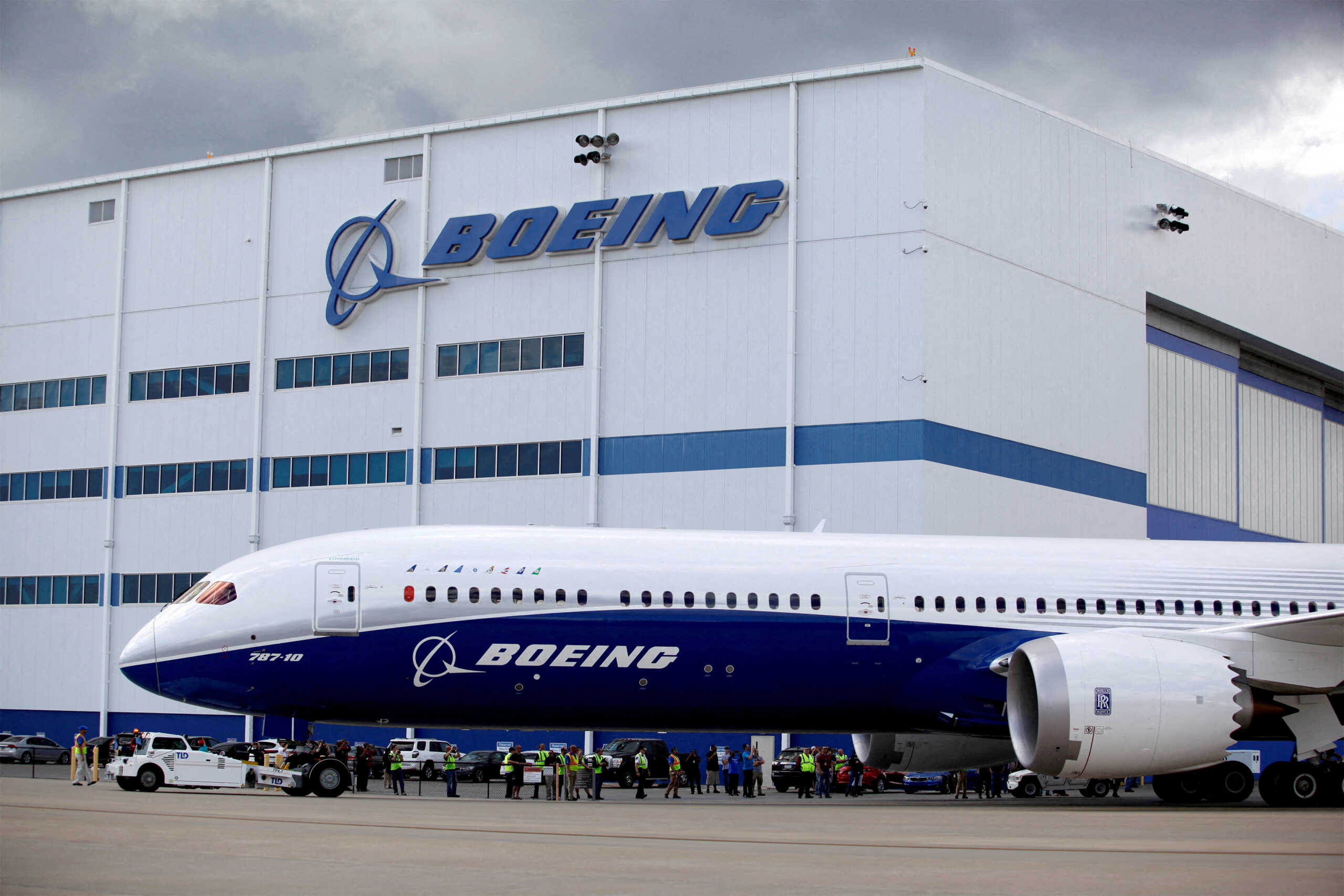 FILE PHOTO: A Boeing 787-10 Dreamliner taxis past the Final Assembly Building at Boeing South Carolina in North Charleston, South Carolina, United States, March 31, 2017. REUTERS