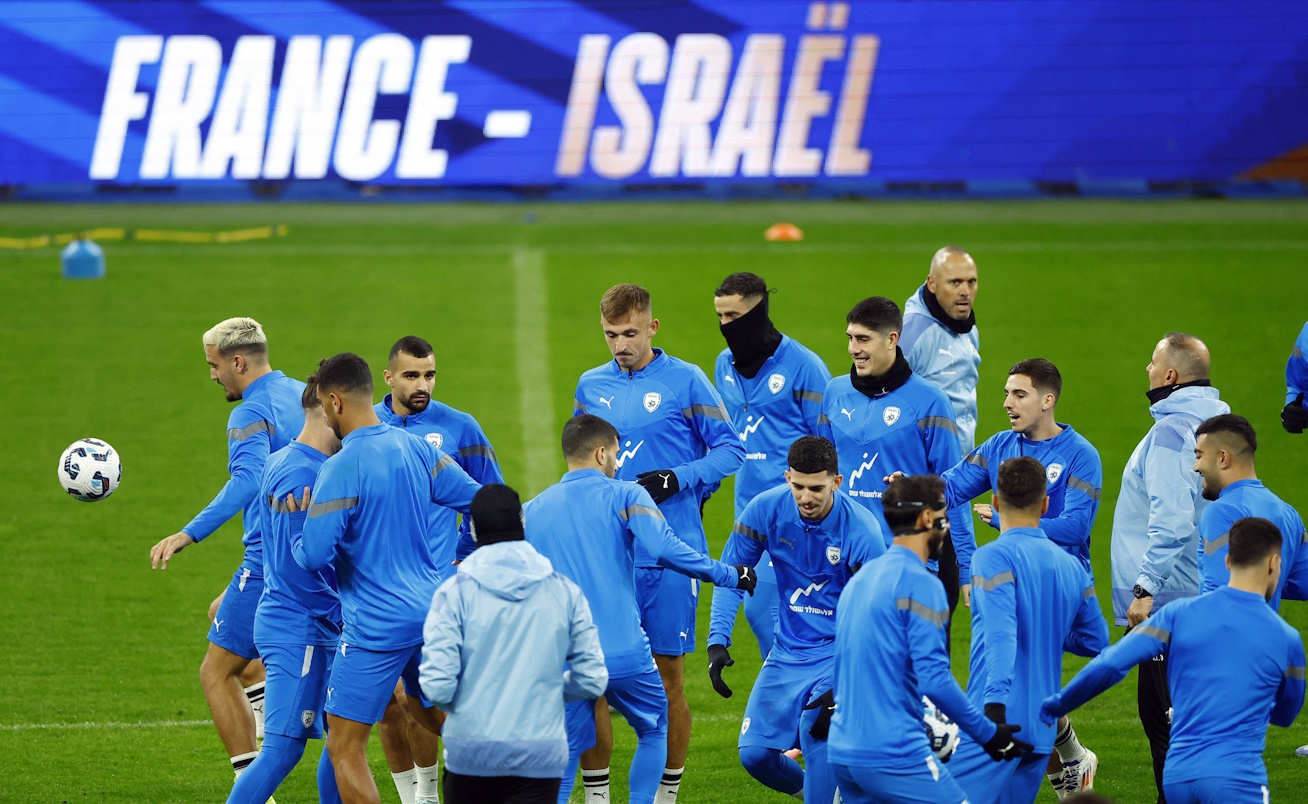 Soccer Football - Nations League - Israel Training - Stade de France, Saint-Denis, France - November 13, 2024  Israel's Dor Turgeman with teammates during training REUTERS