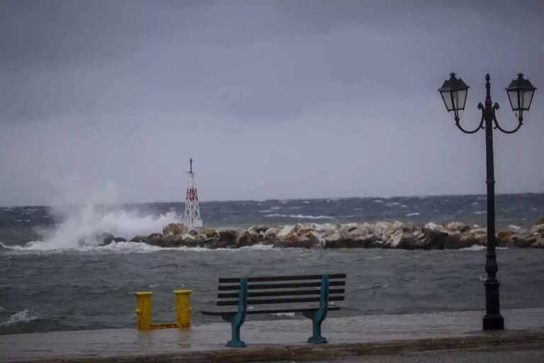 Καιρός σήμερα: Ψύχρα με λίγα σύννεφα και ανέμους 7 μποφόρ – Αναλυτική πρόγνωση